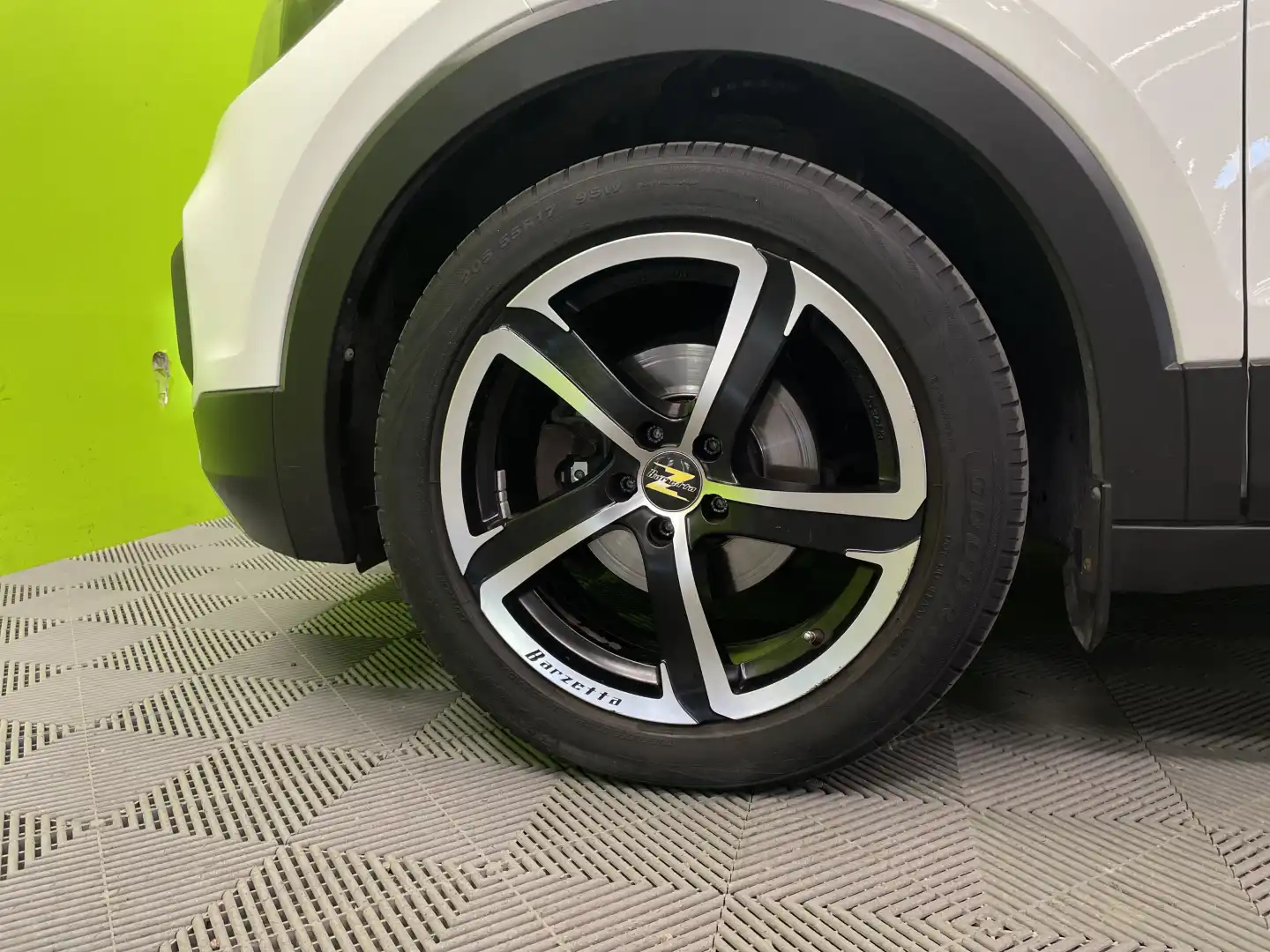 car-image