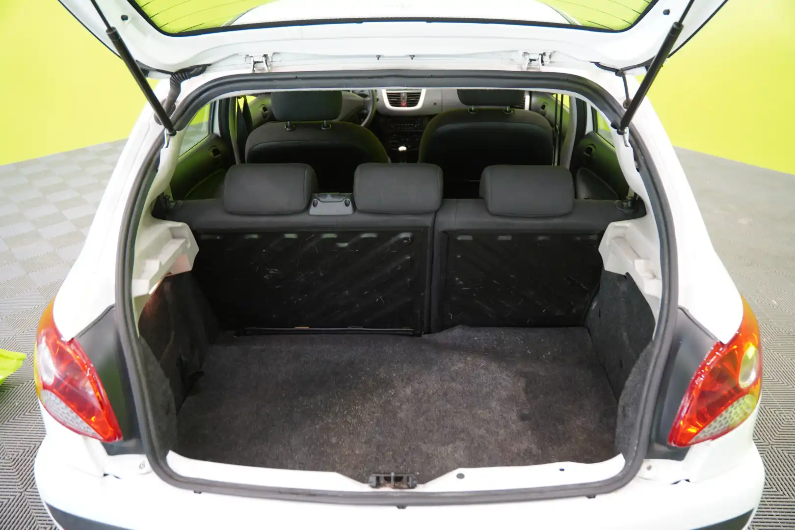car-image