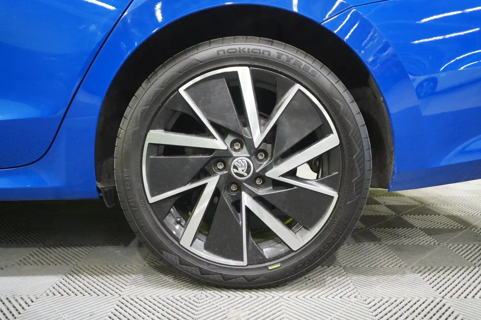 car-image