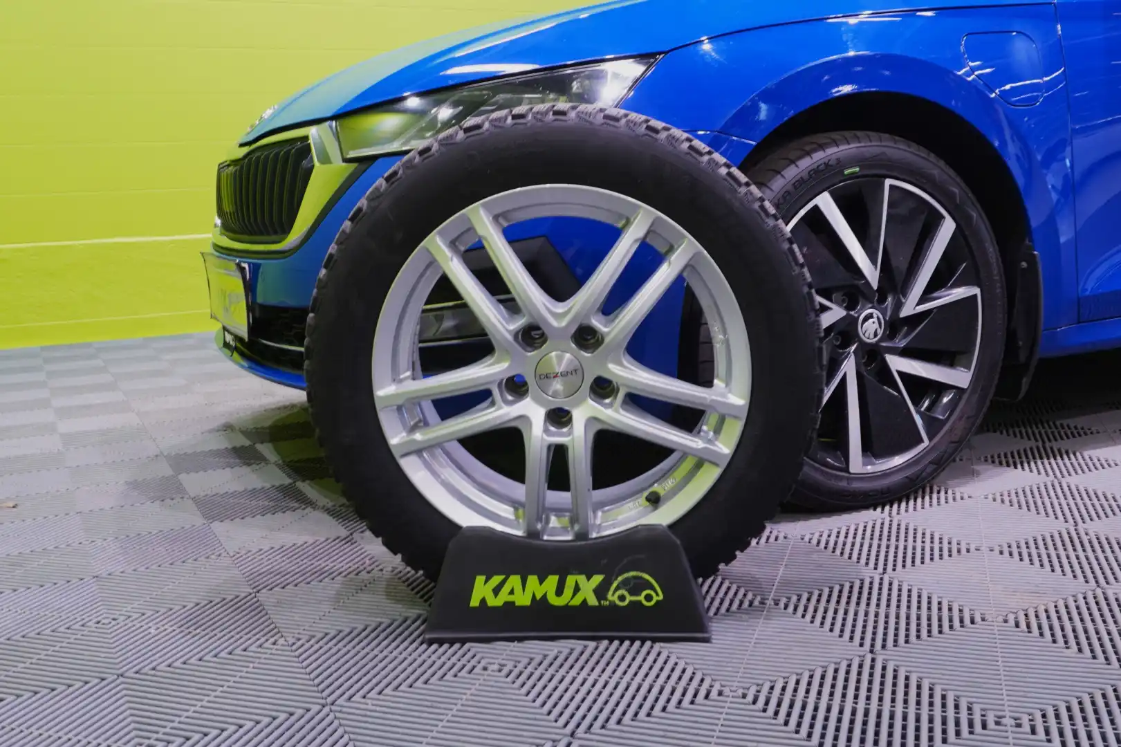 car-image