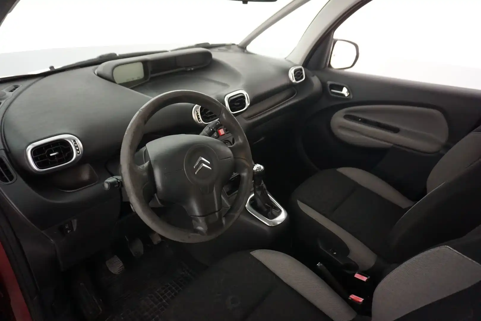 car-image