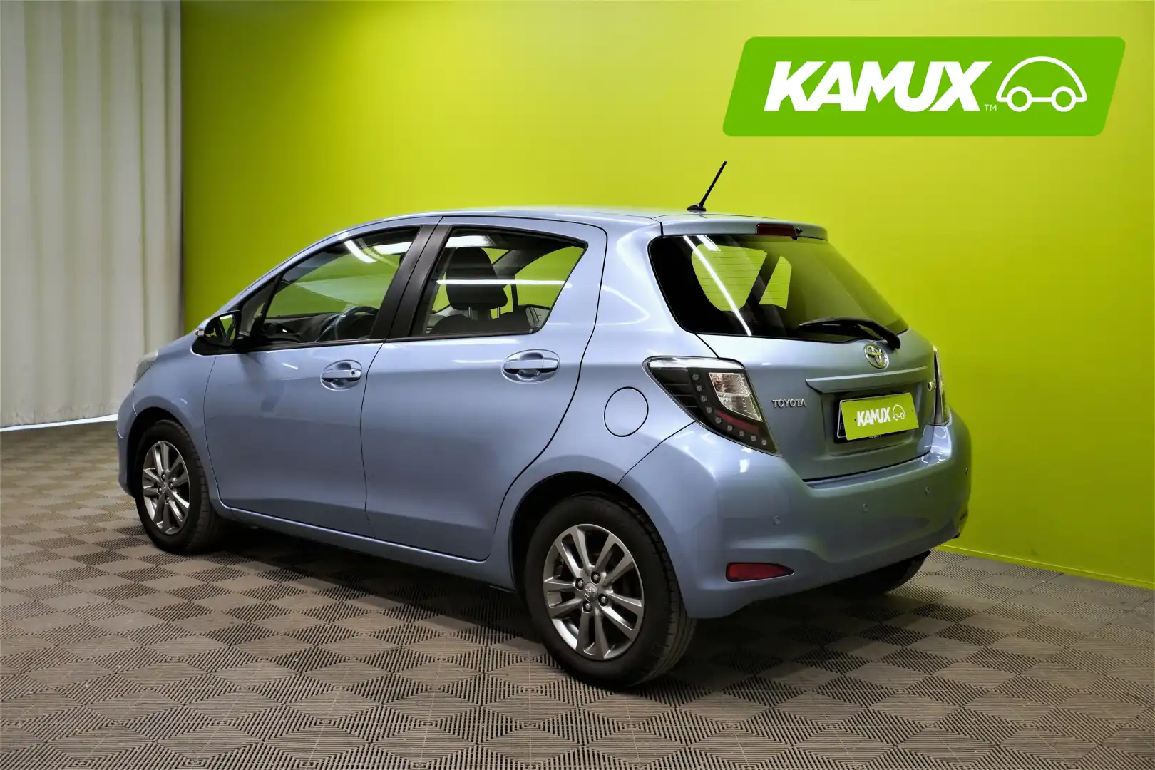 car-image