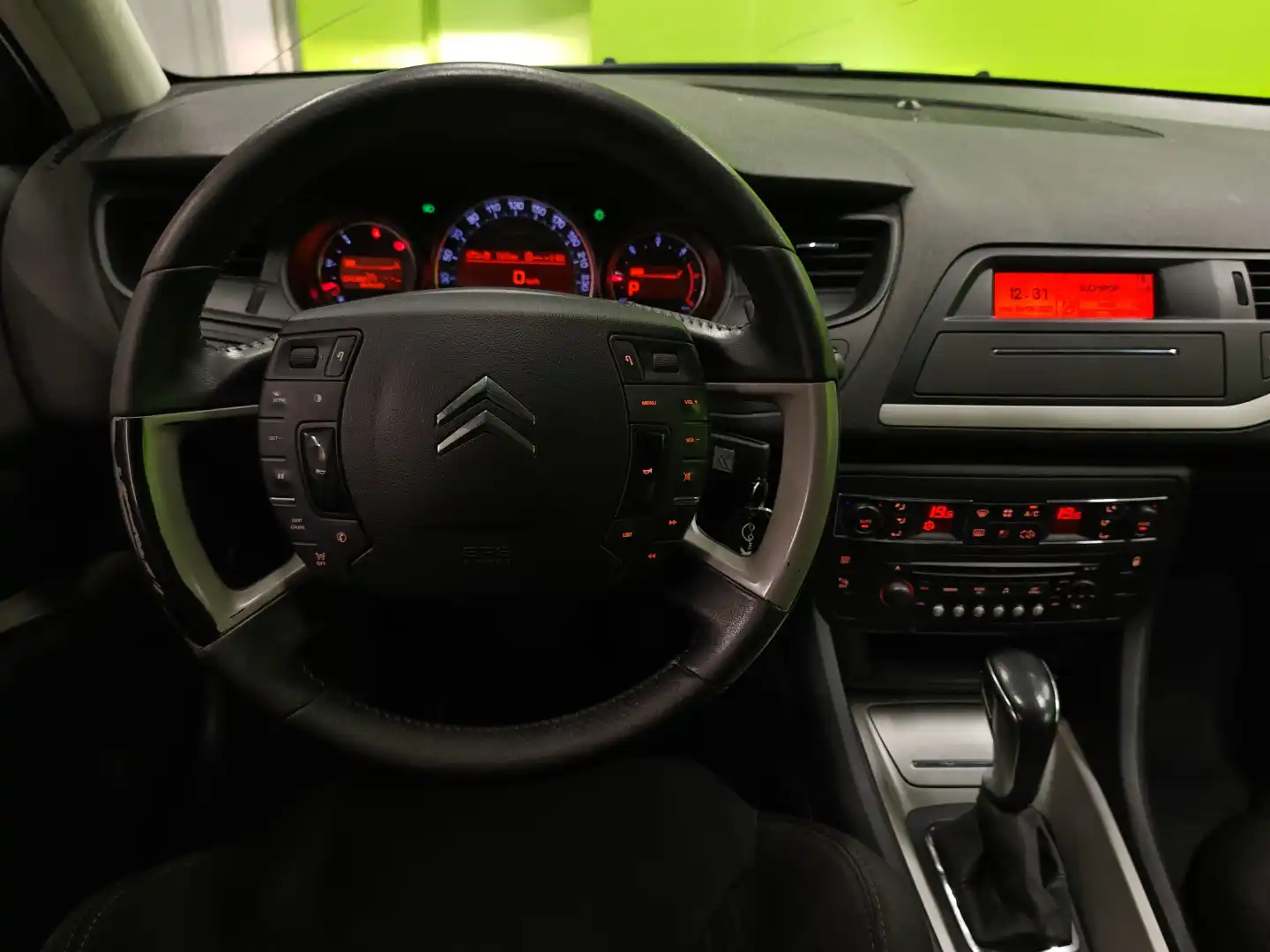 car-image