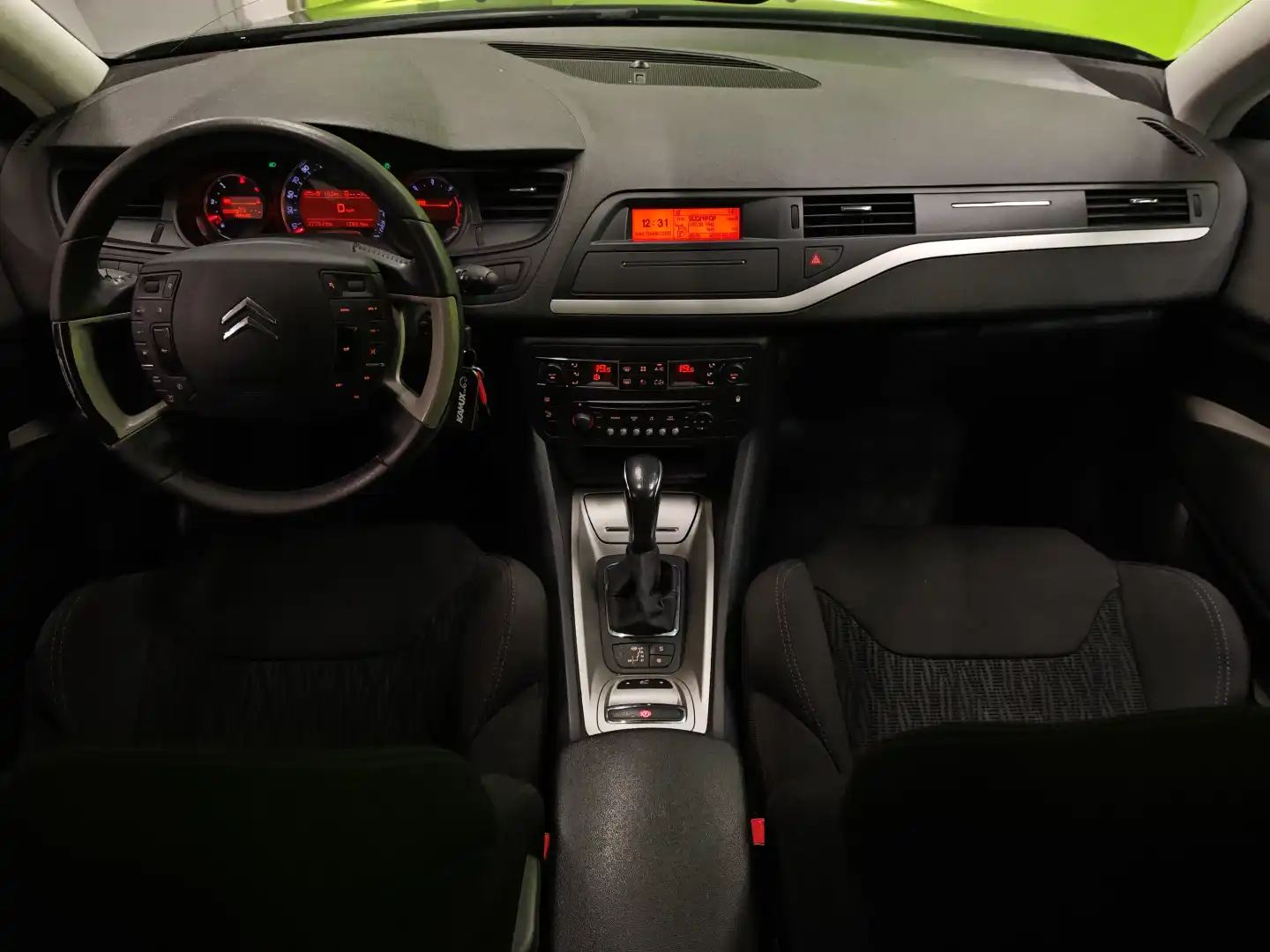 car-image
