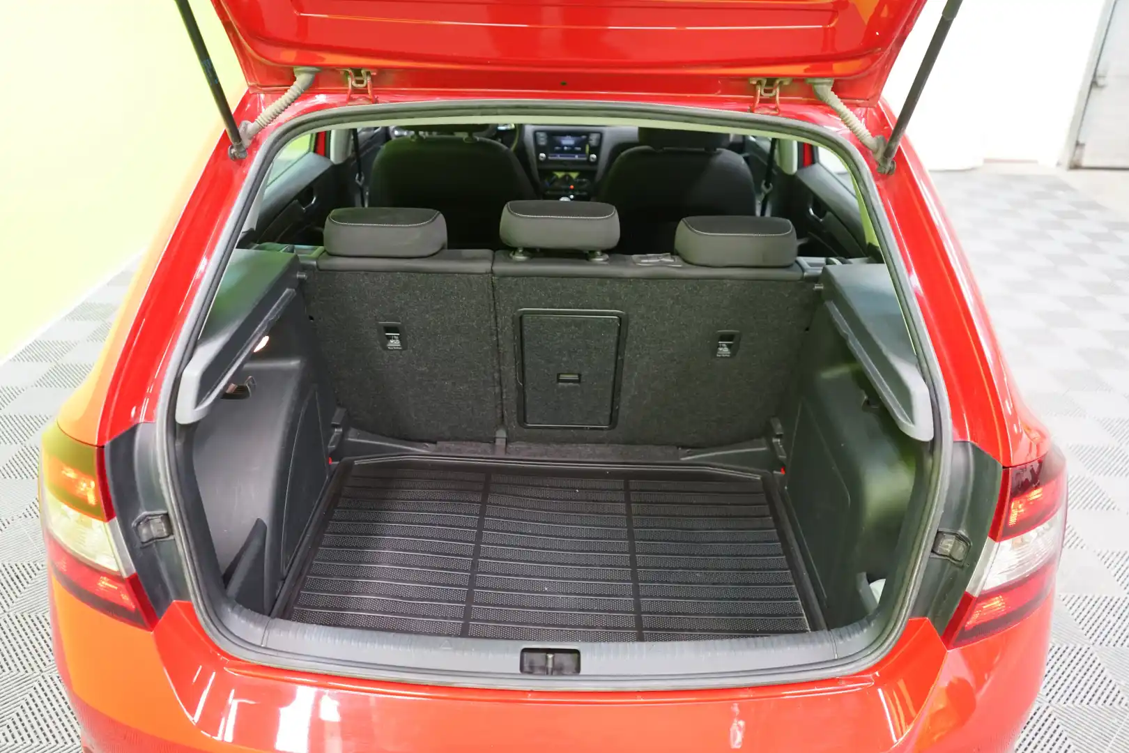 car-image