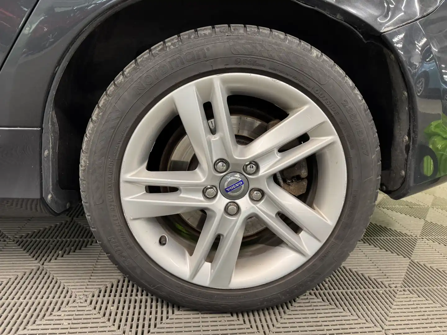 car-image