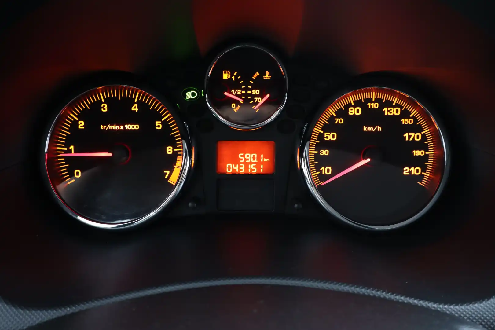 car-image
