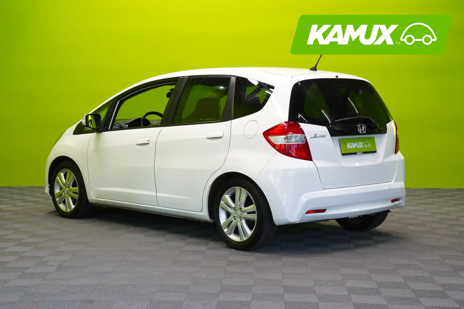 car-image