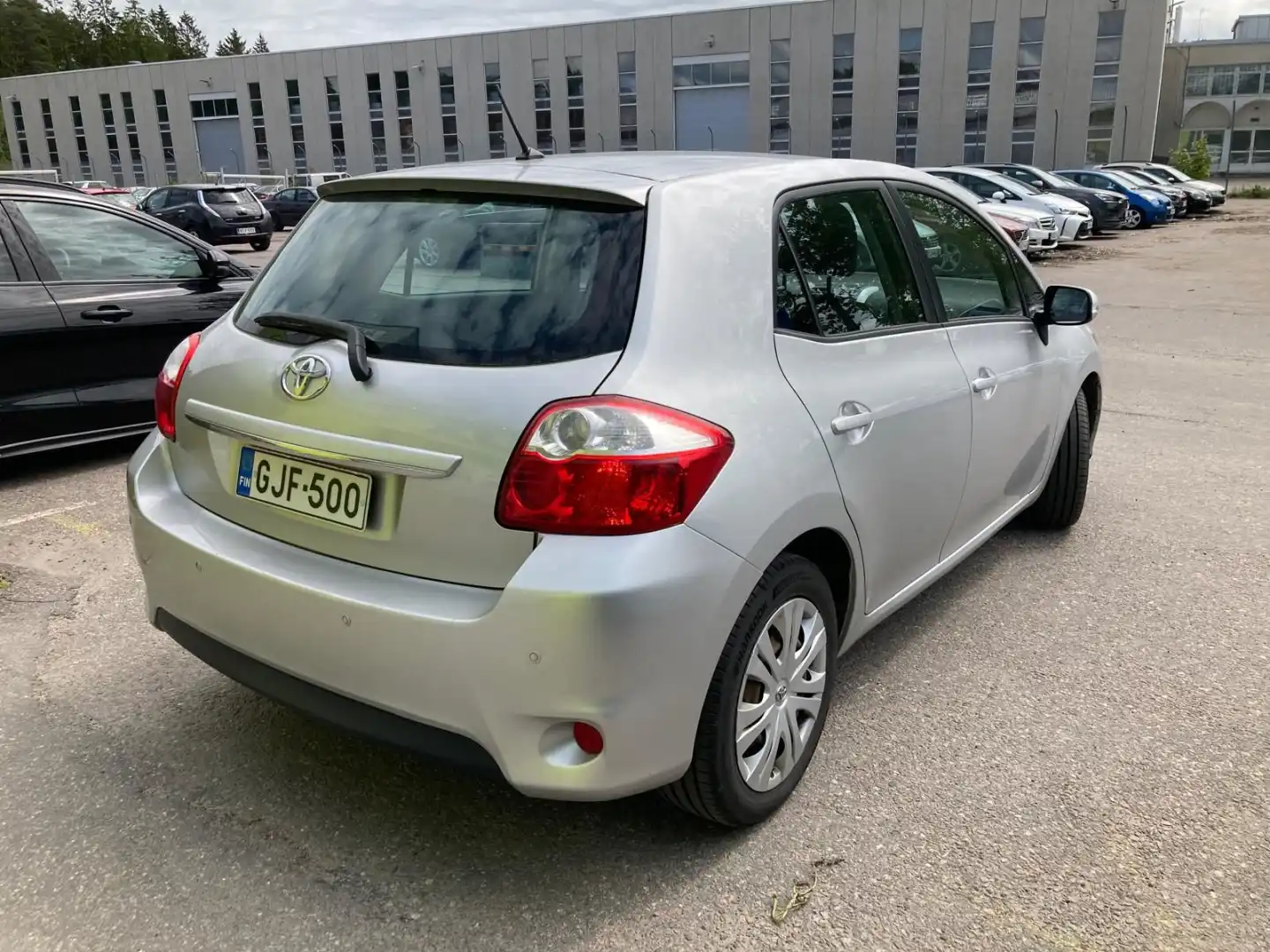car-image