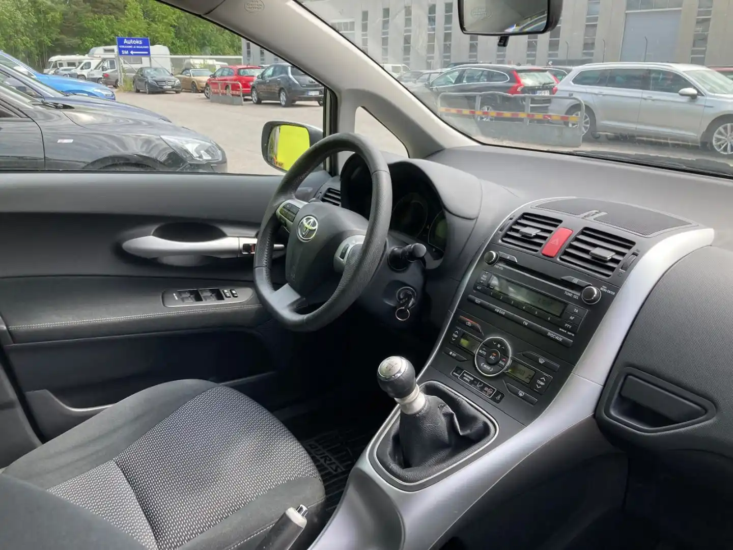 car-image