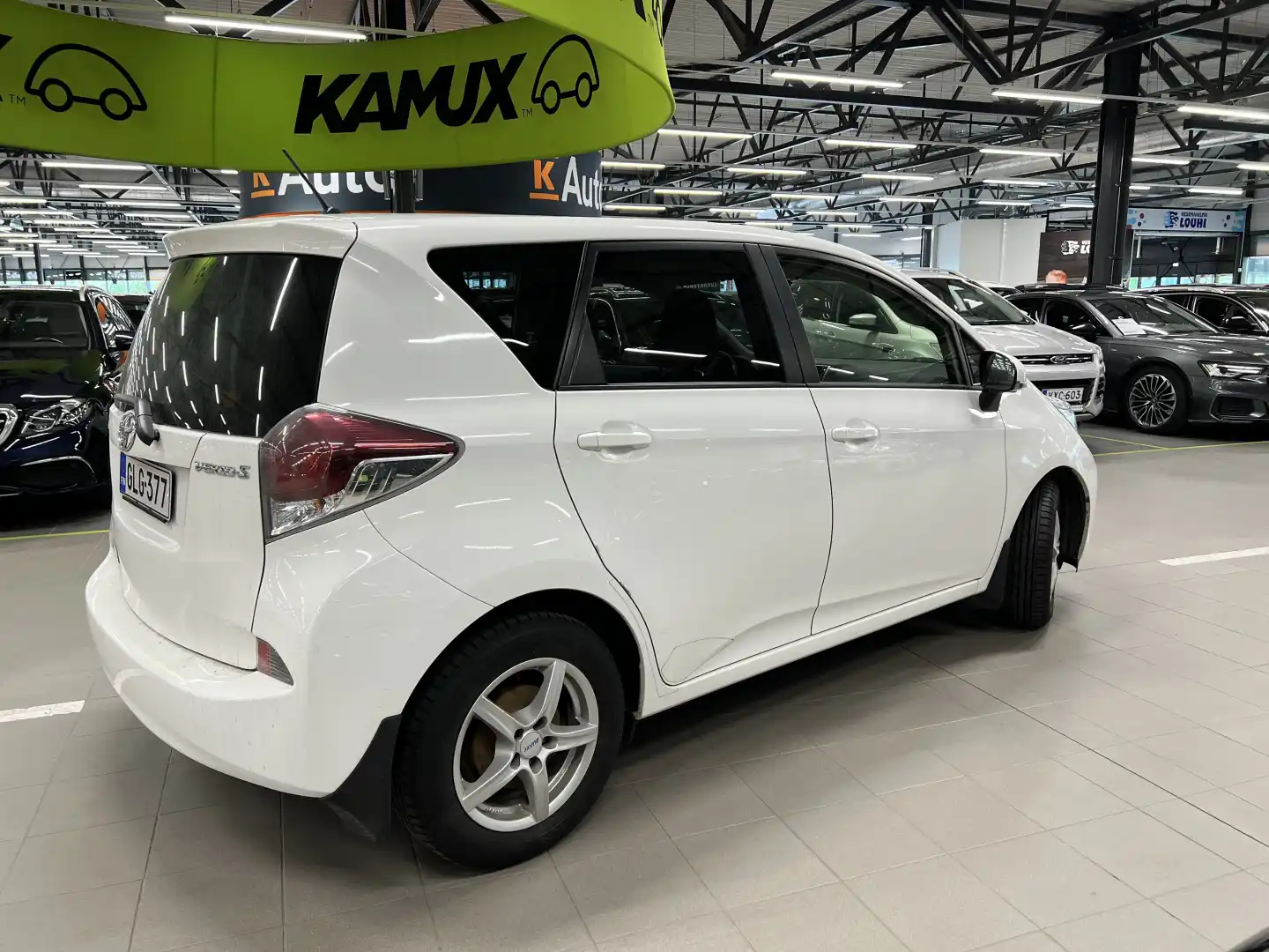 car-image