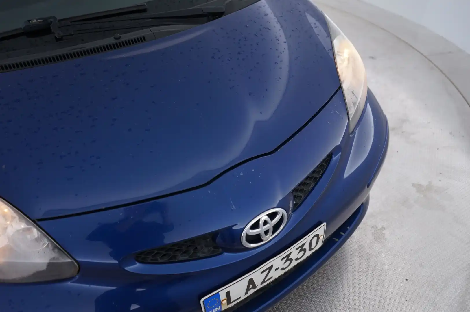 car-image