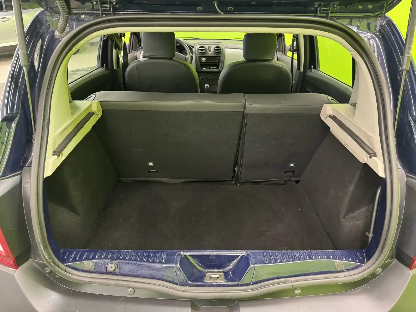 car-image