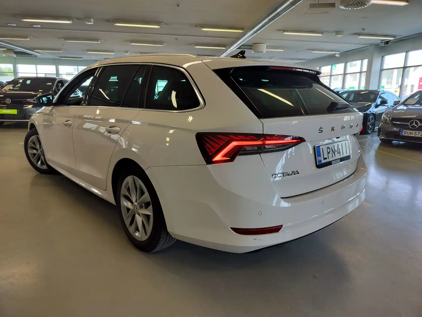 car-image