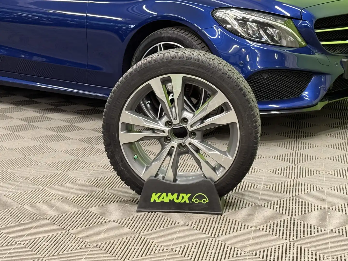 car-image