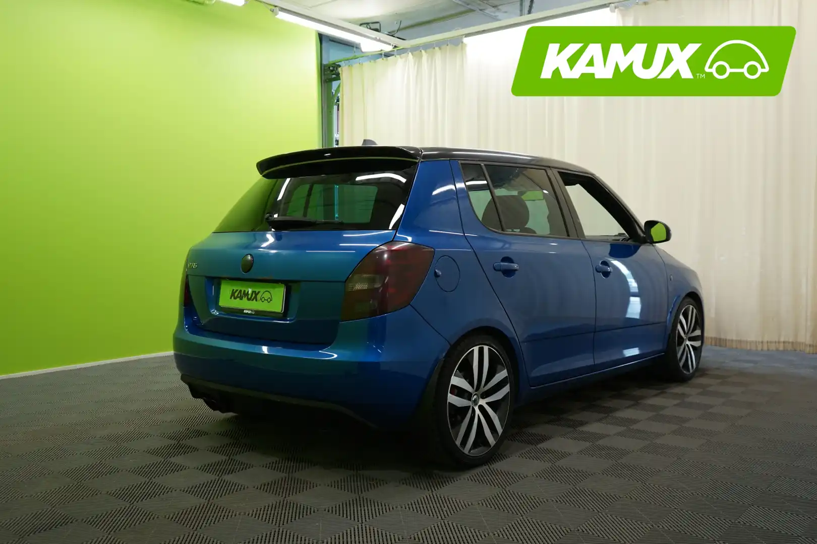 car-image