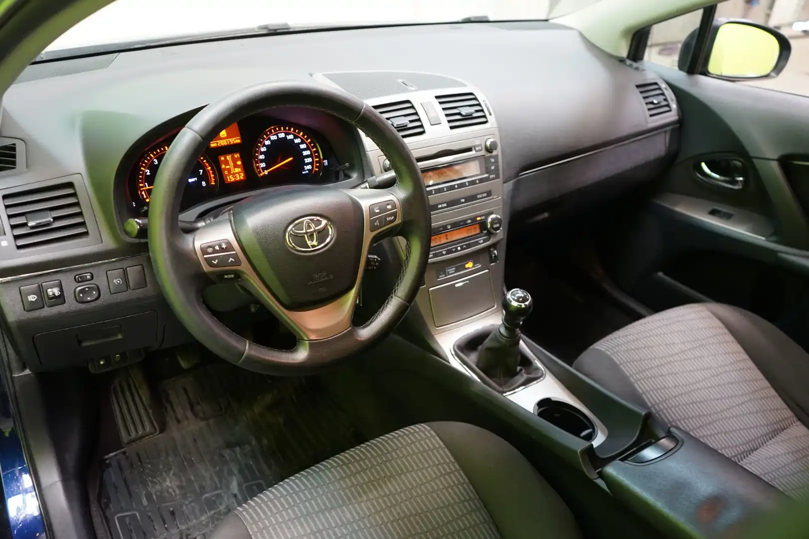 car-image