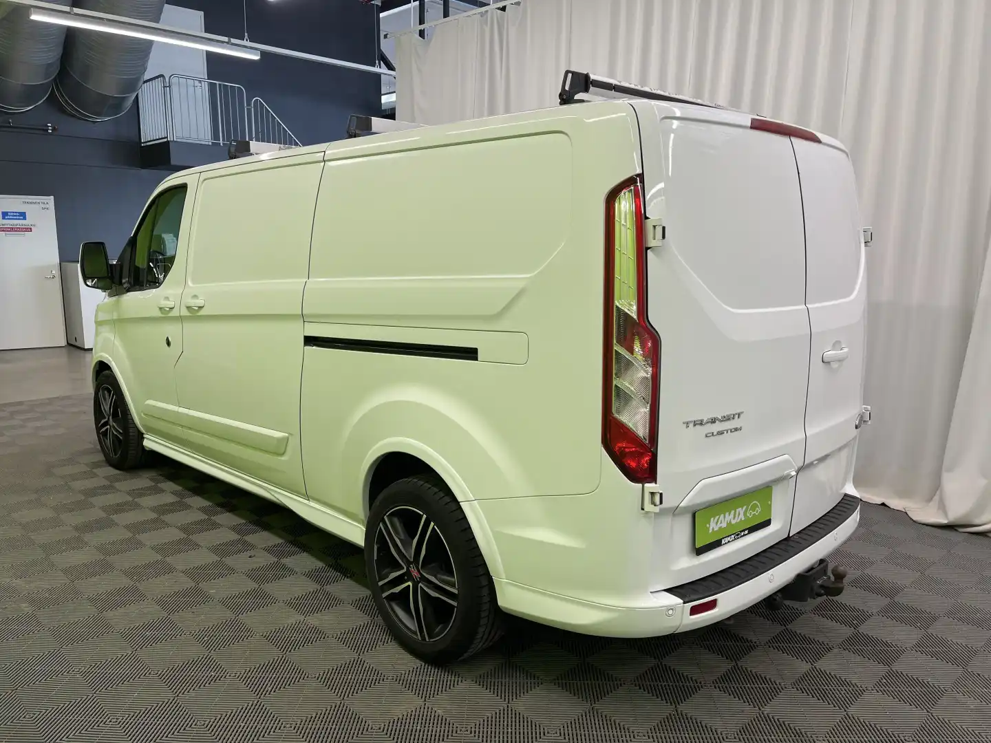car-image