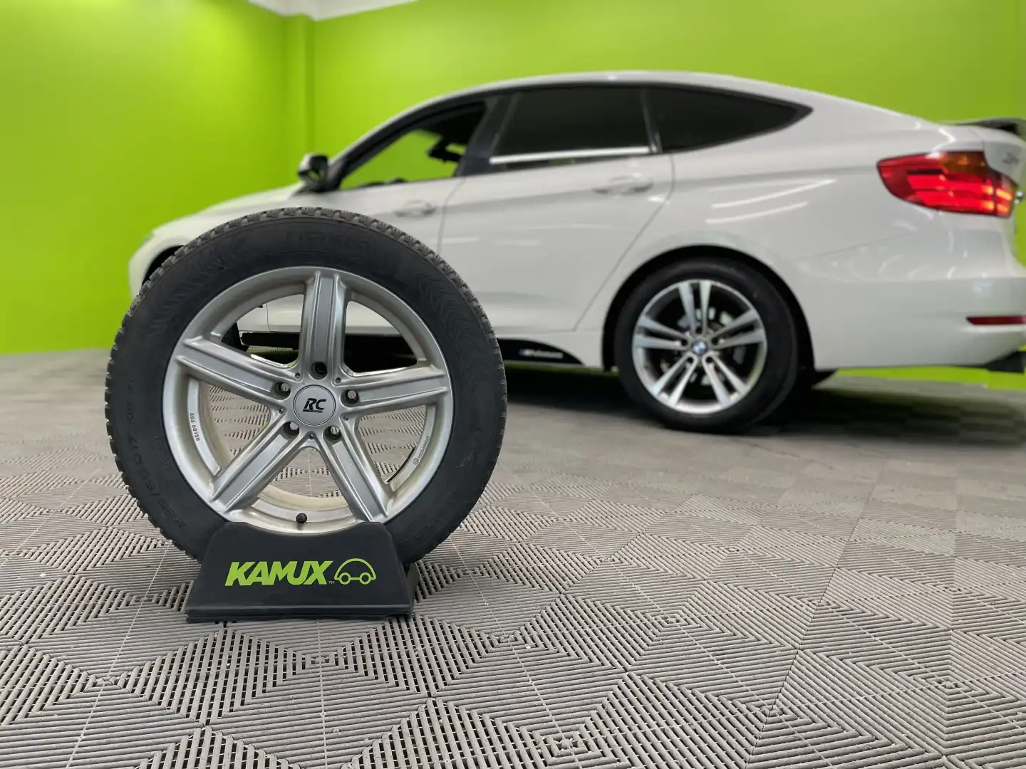 car-image