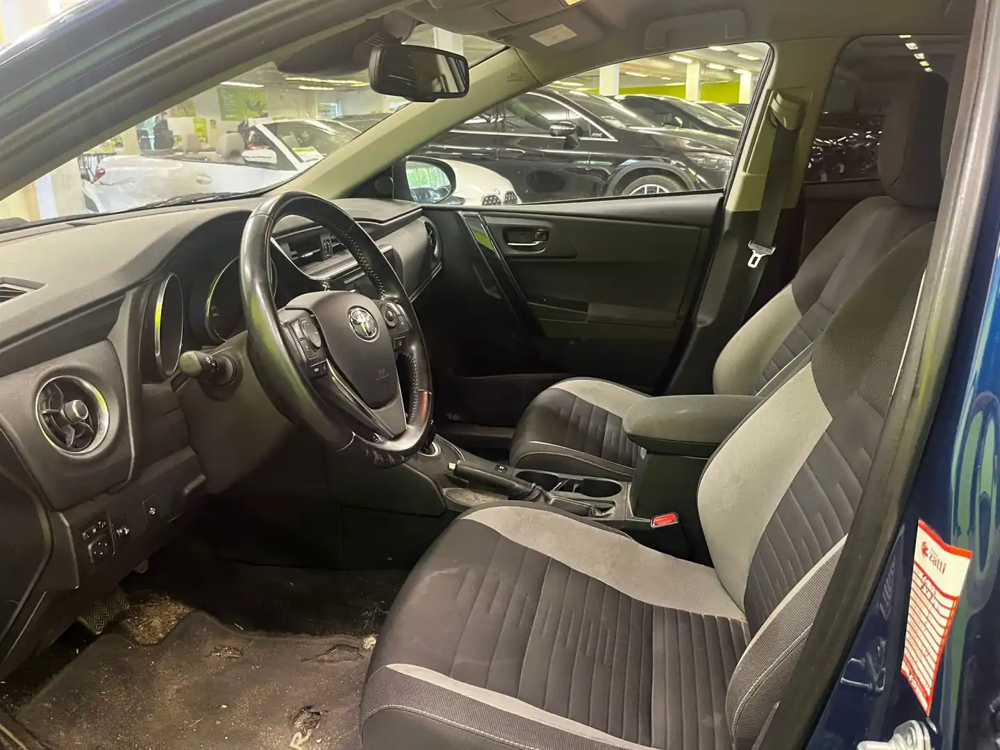 car-image