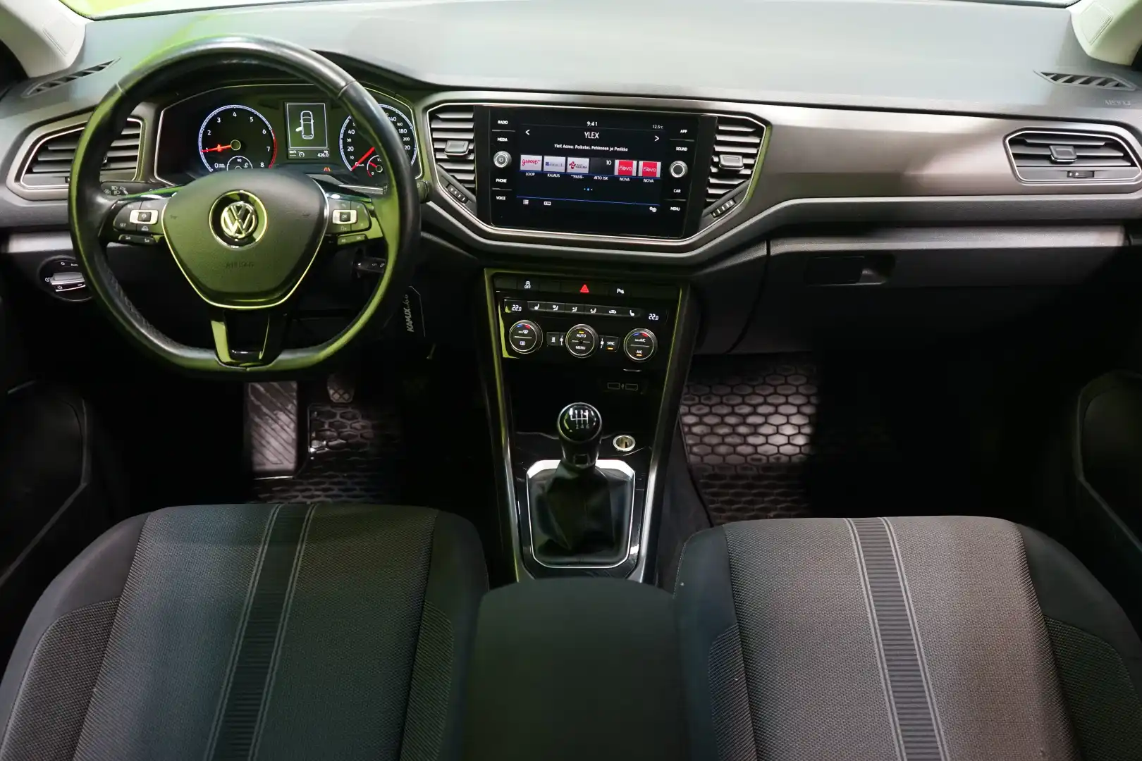 car-image