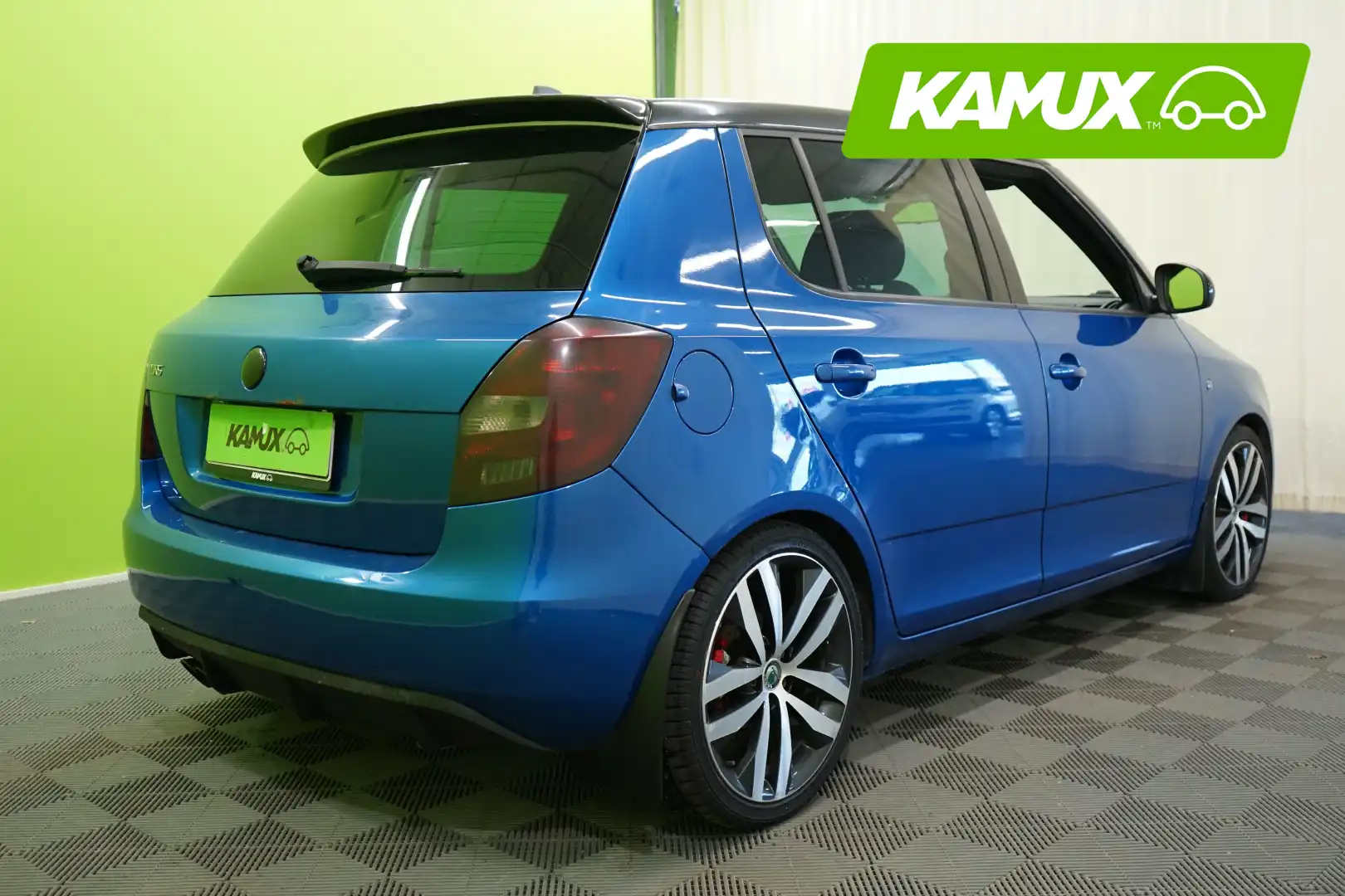 car-image