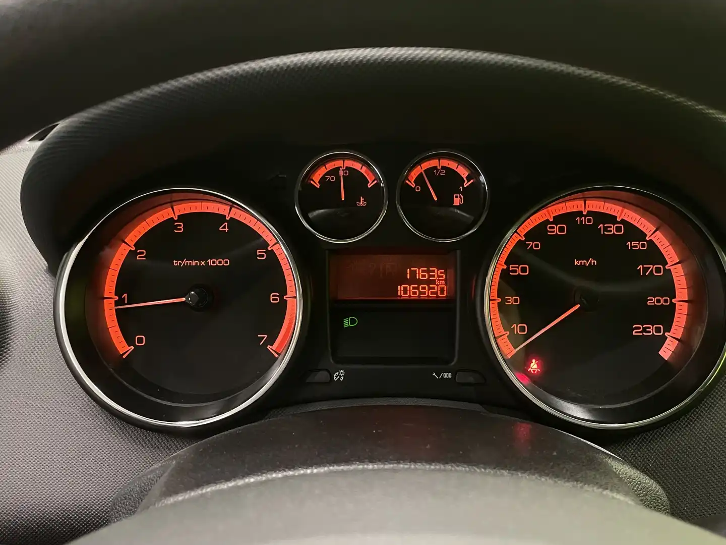 car-image