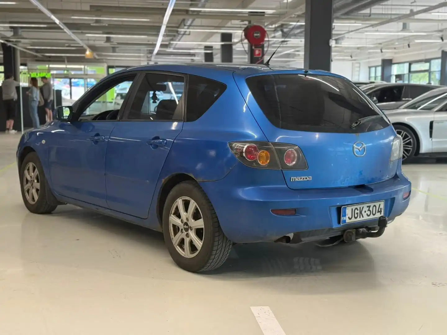 car-image