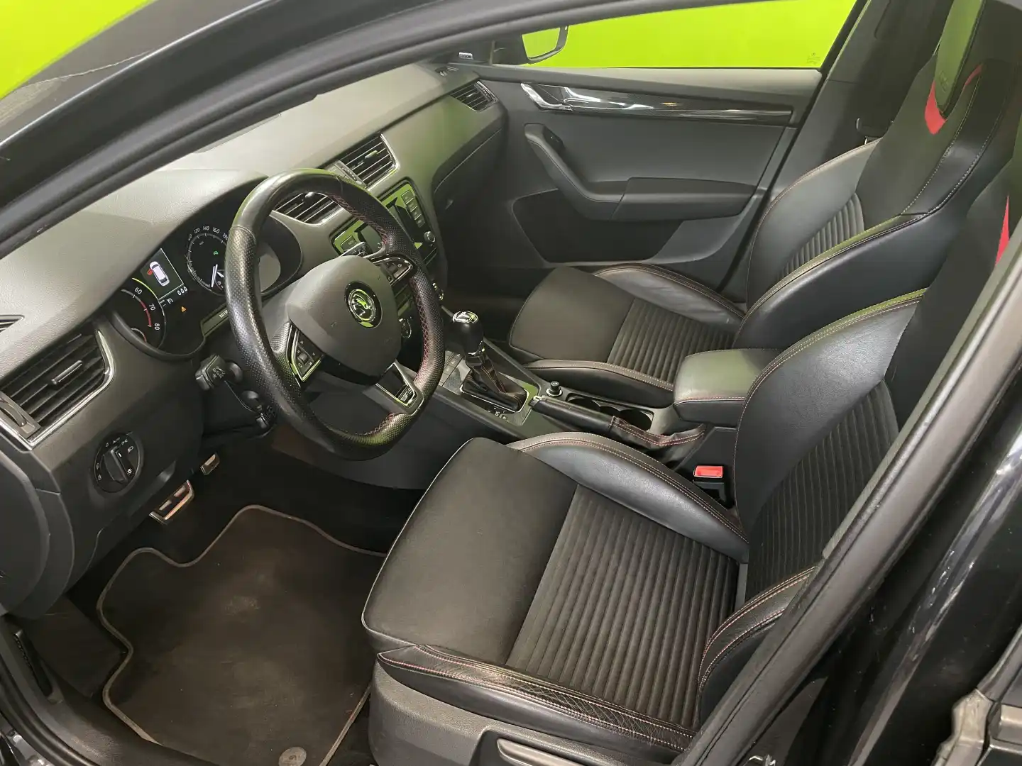 car-image