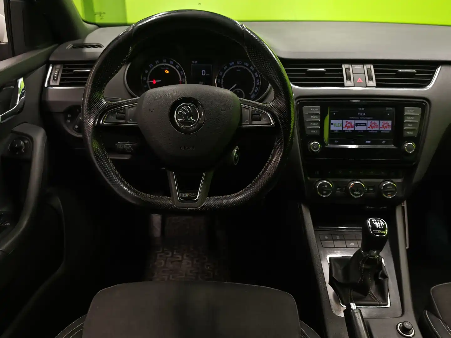 car-image