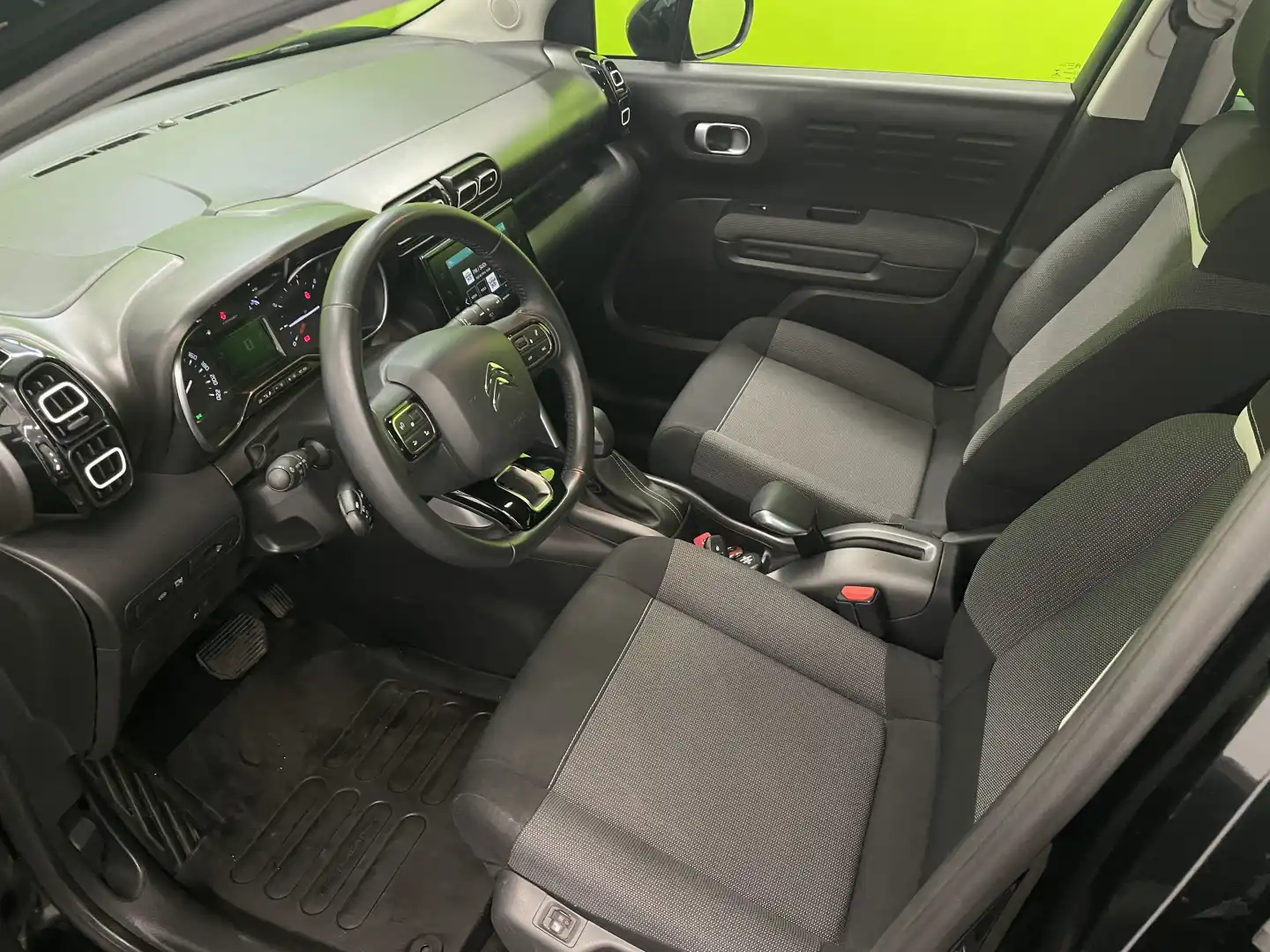 car-image
