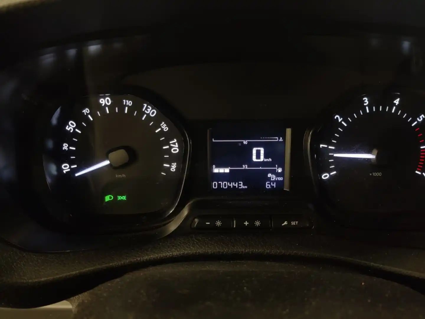 car-image