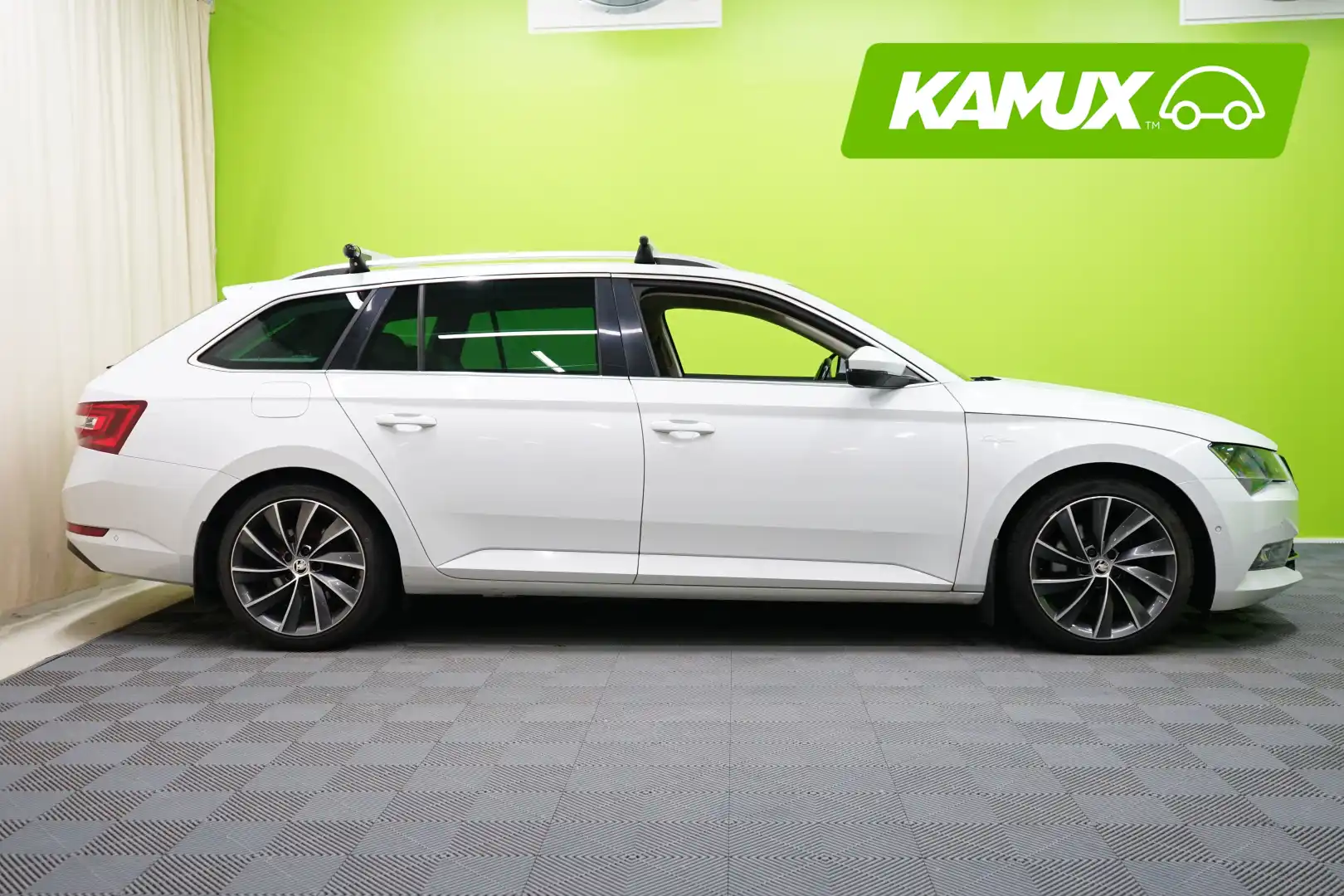 car-image