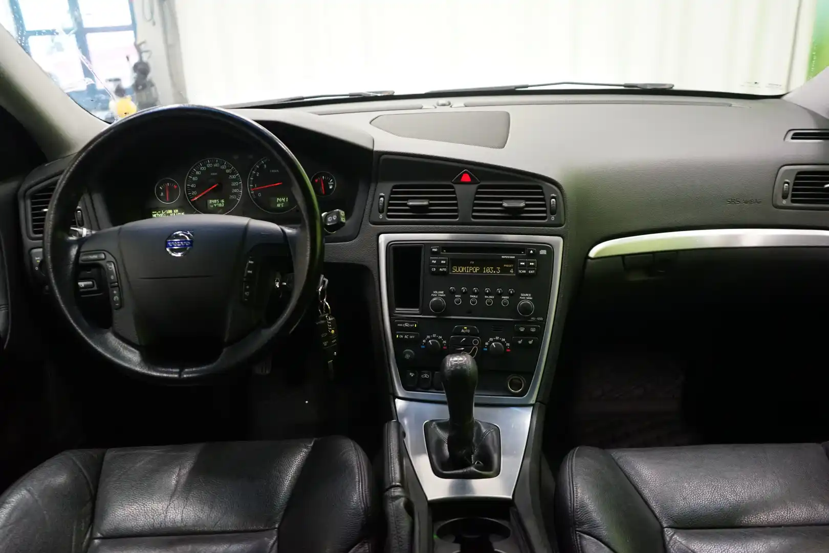 car-image