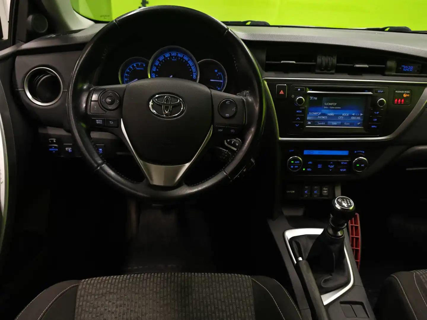 car-image