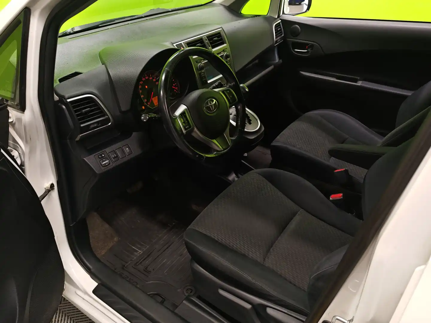 car-image