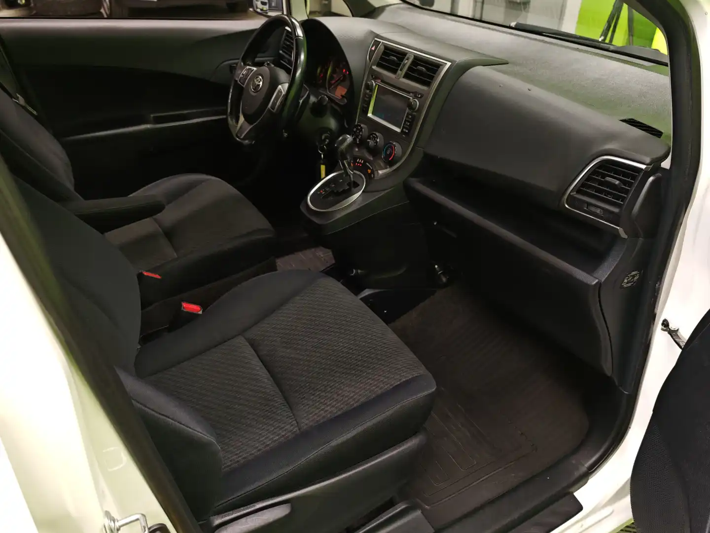 car-image