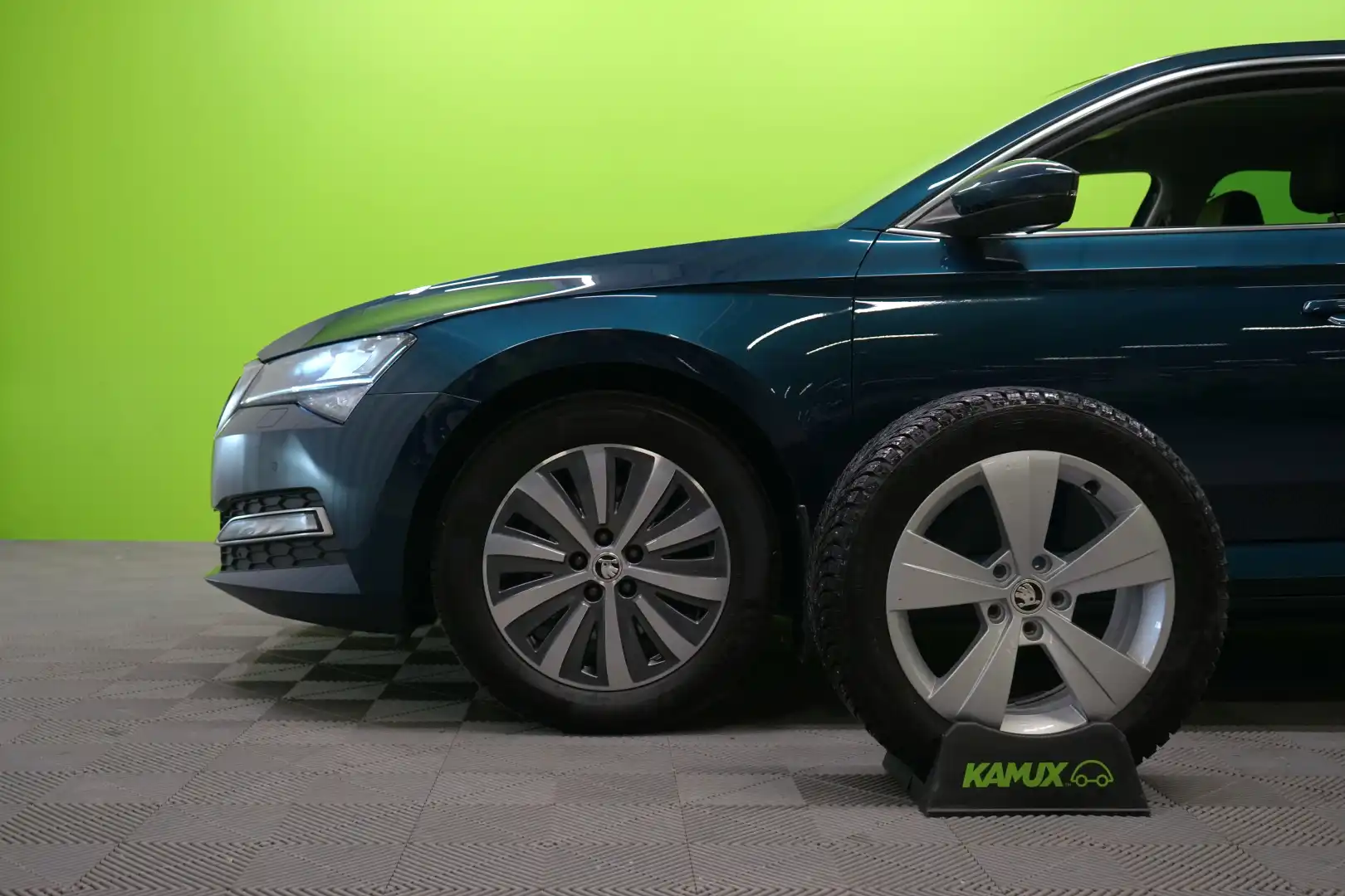 car-image