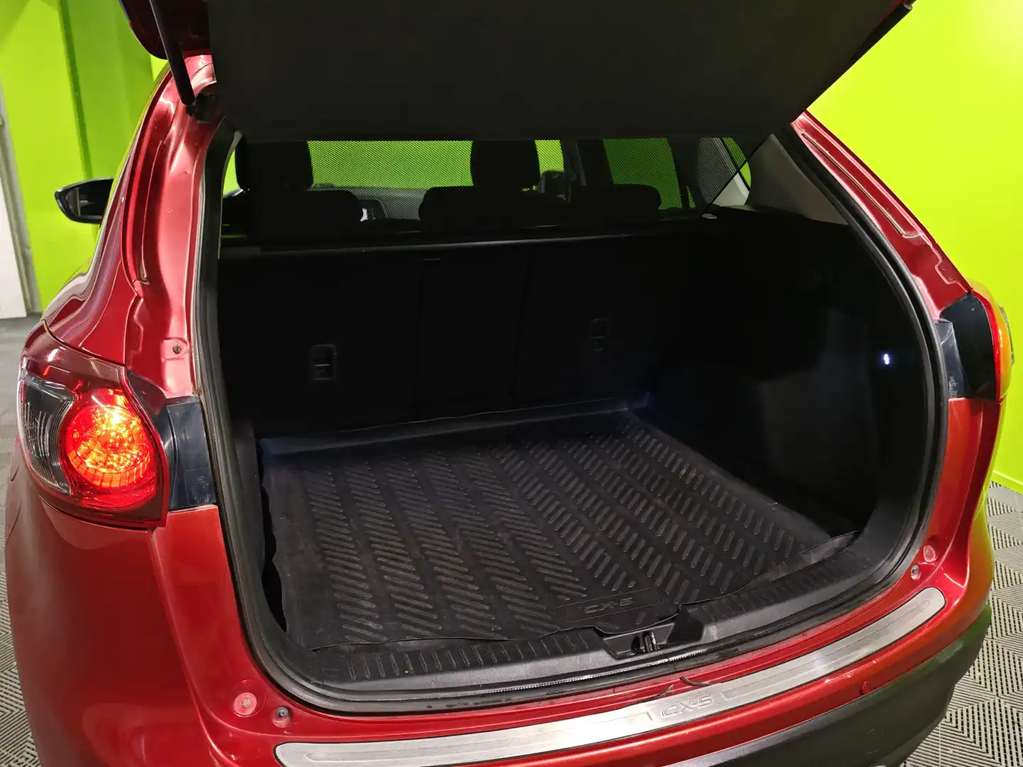 car-image