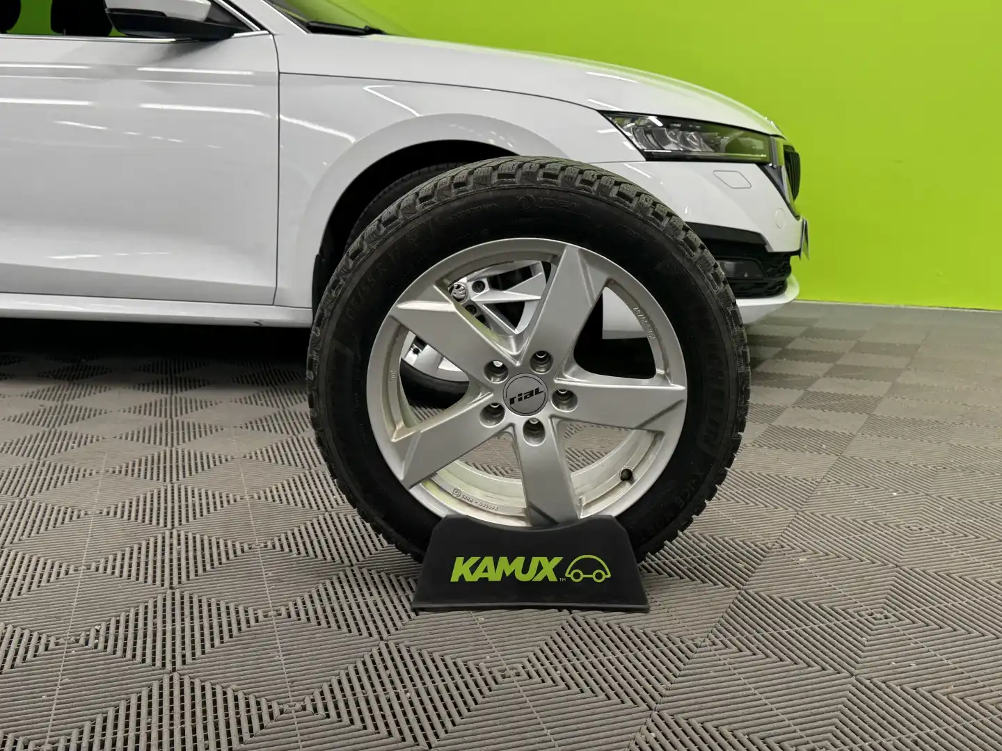 car-image