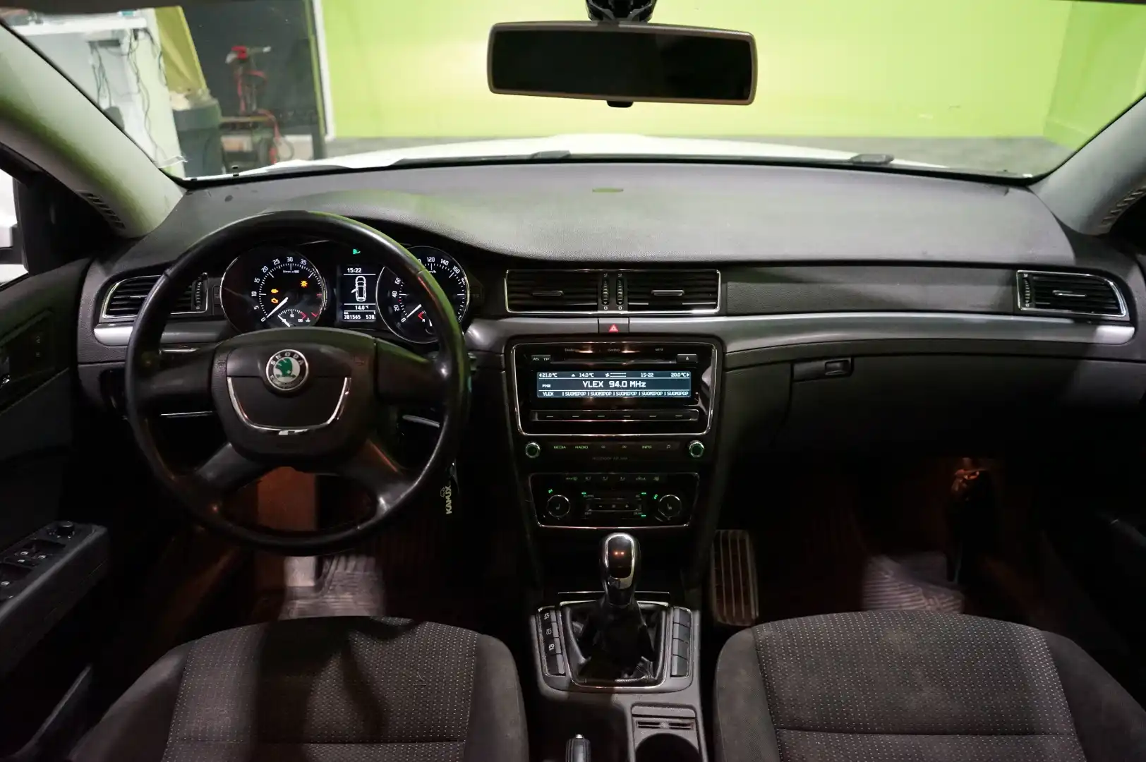 car-image