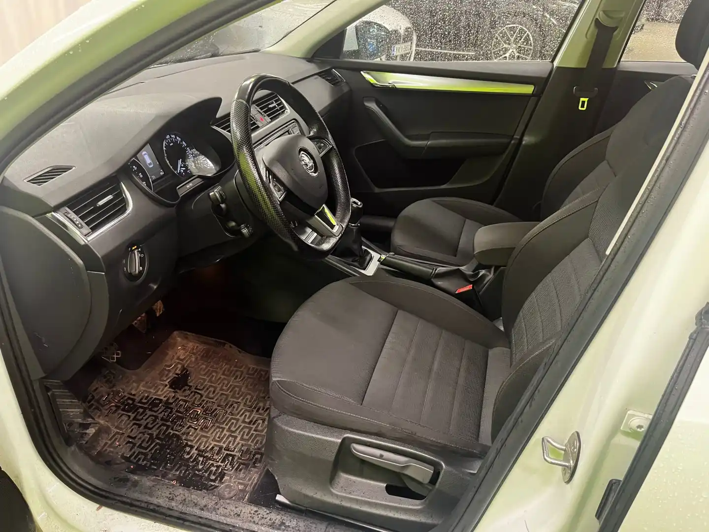 car-image