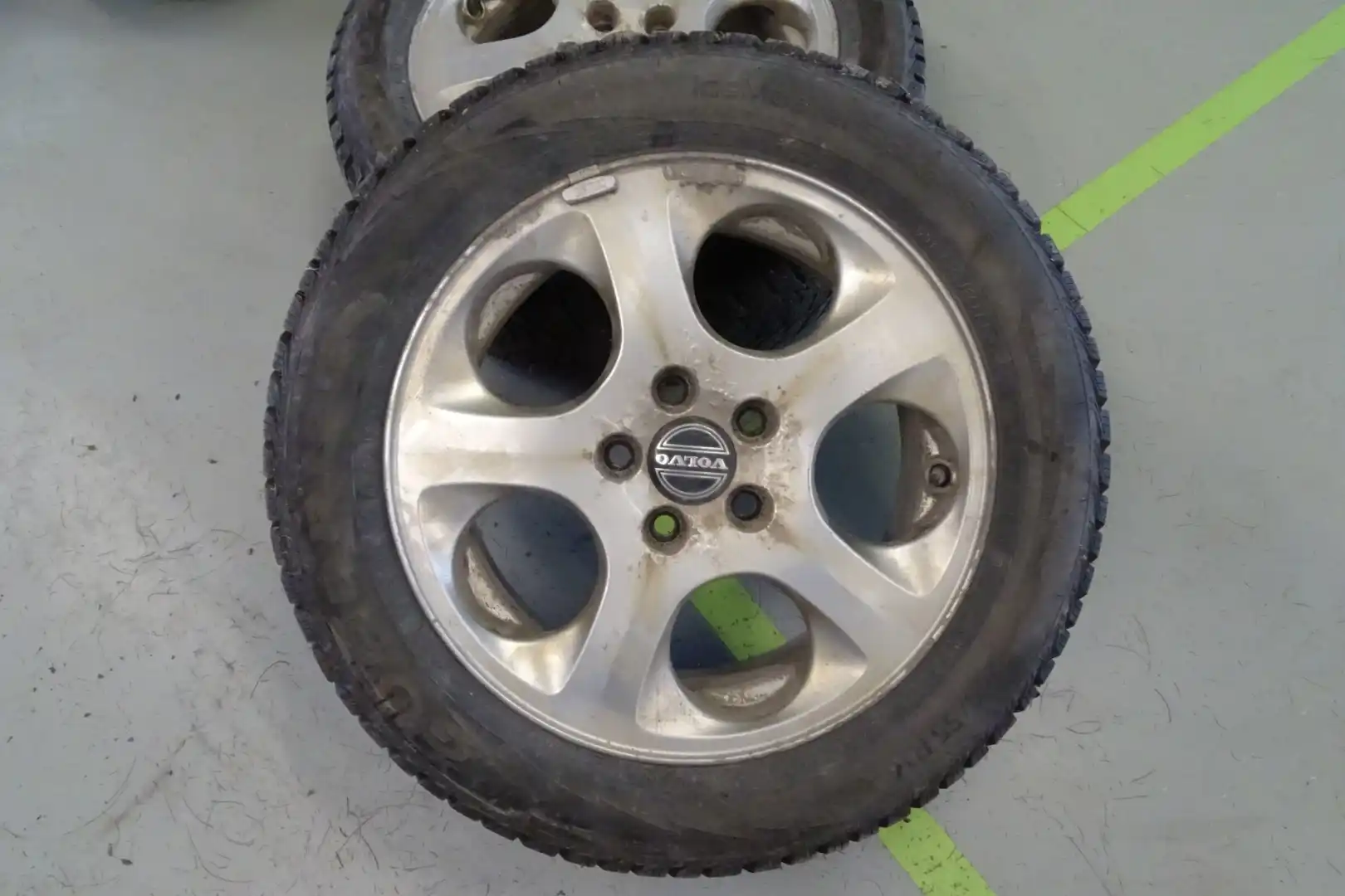 car-image