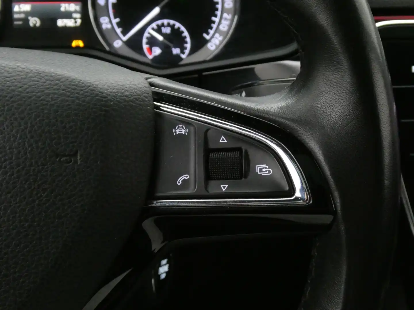 car-image