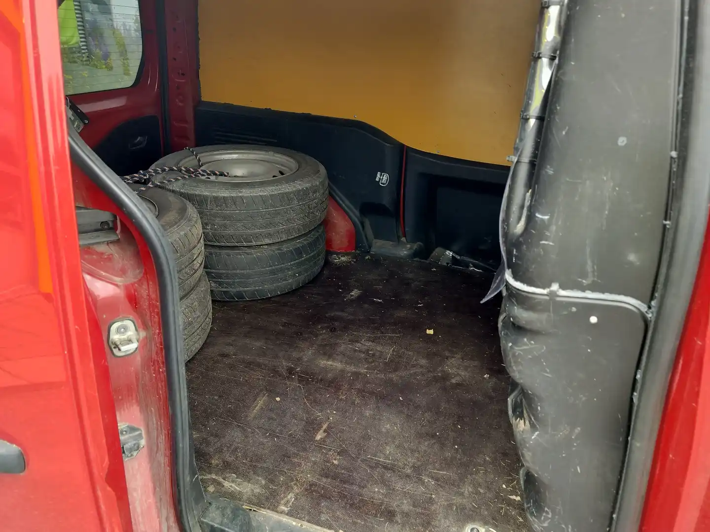 car-image