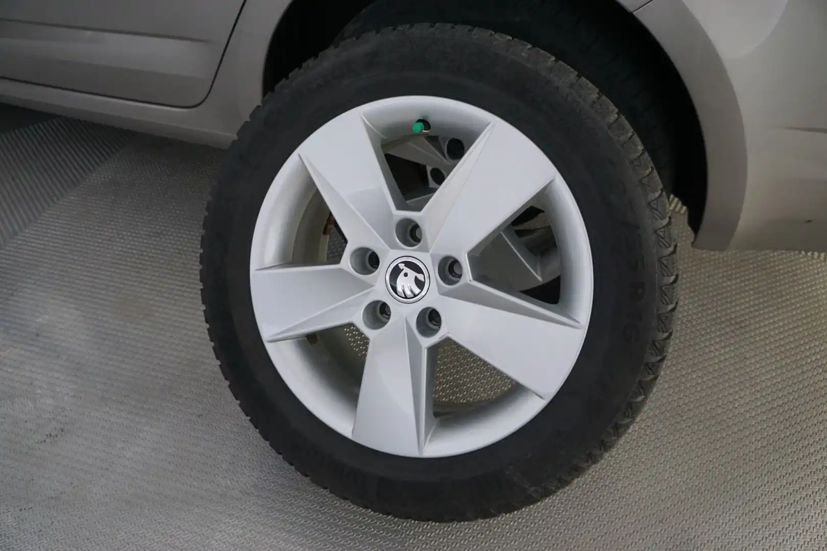 car-image
