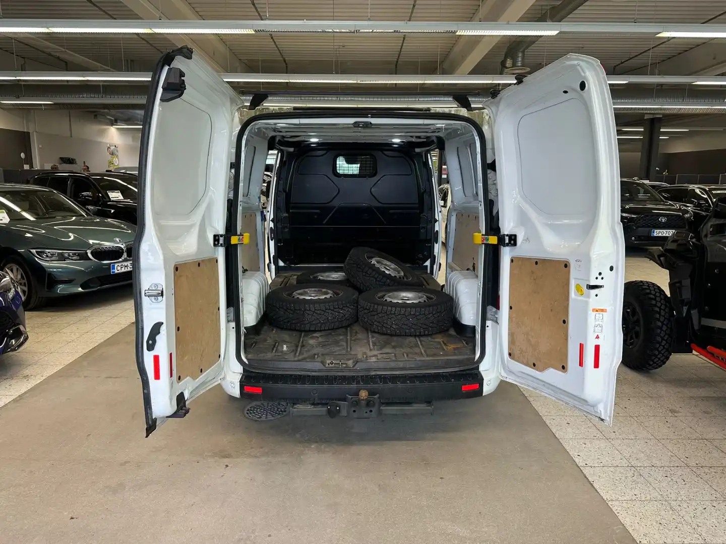car-image