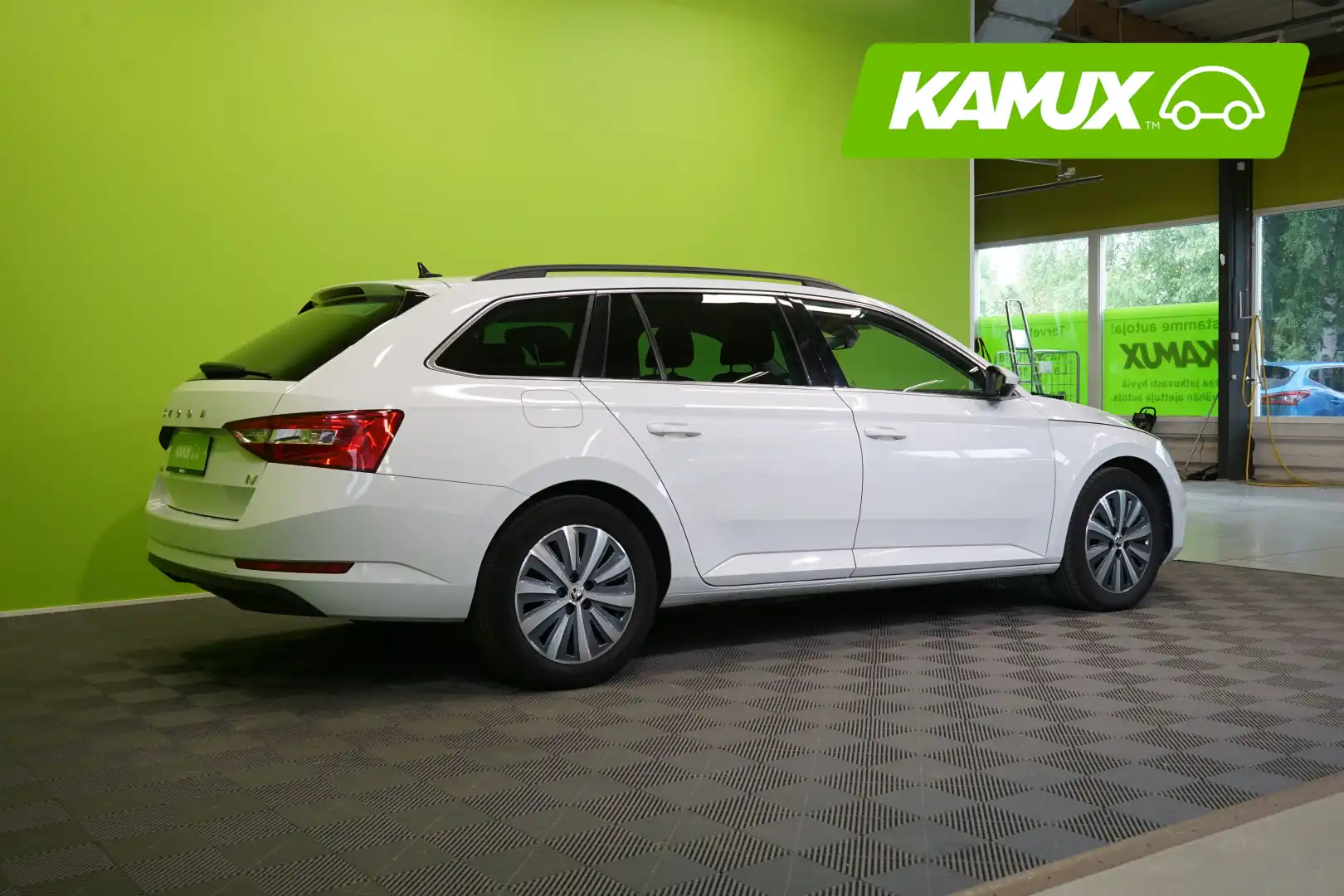 car-image