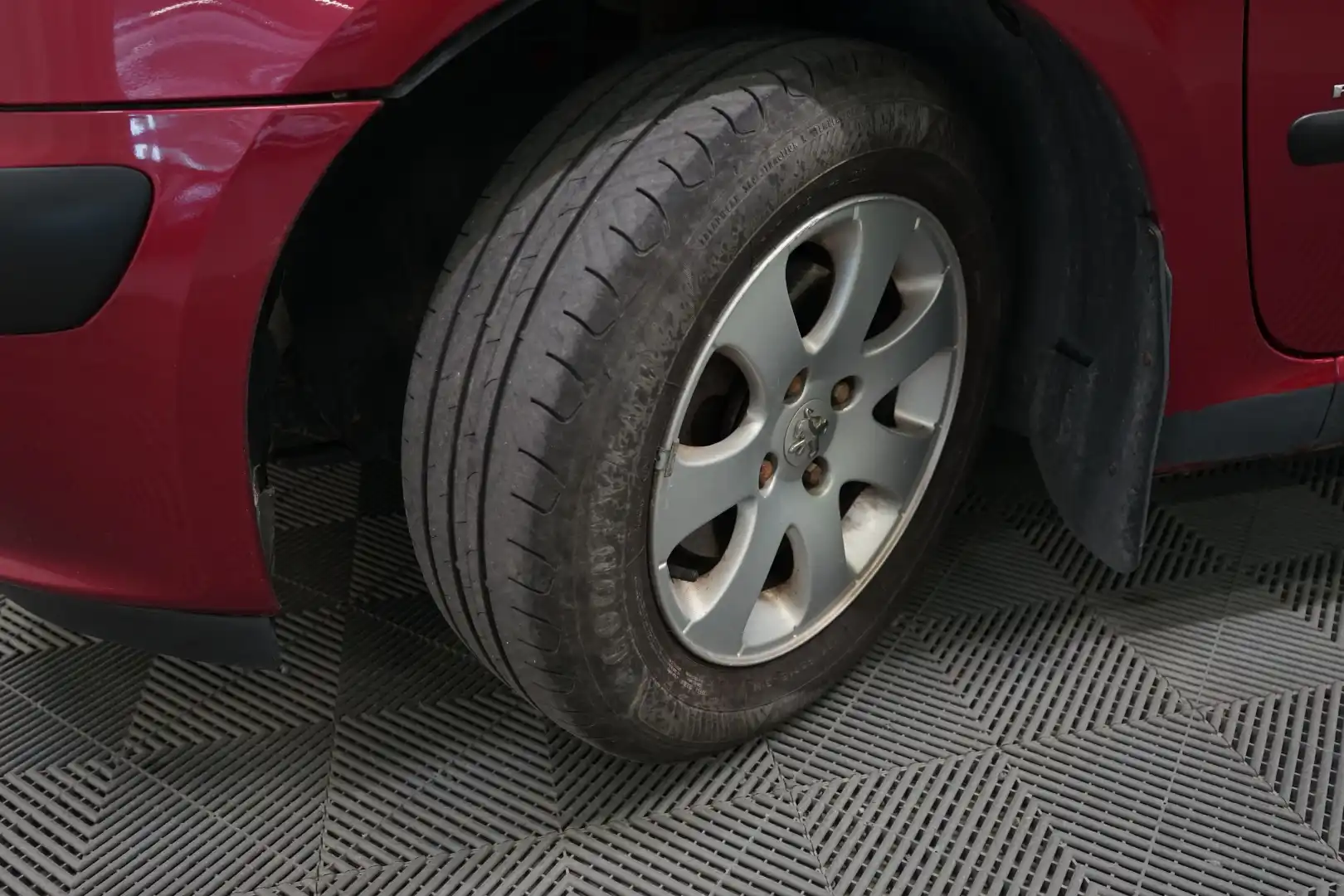 car-image