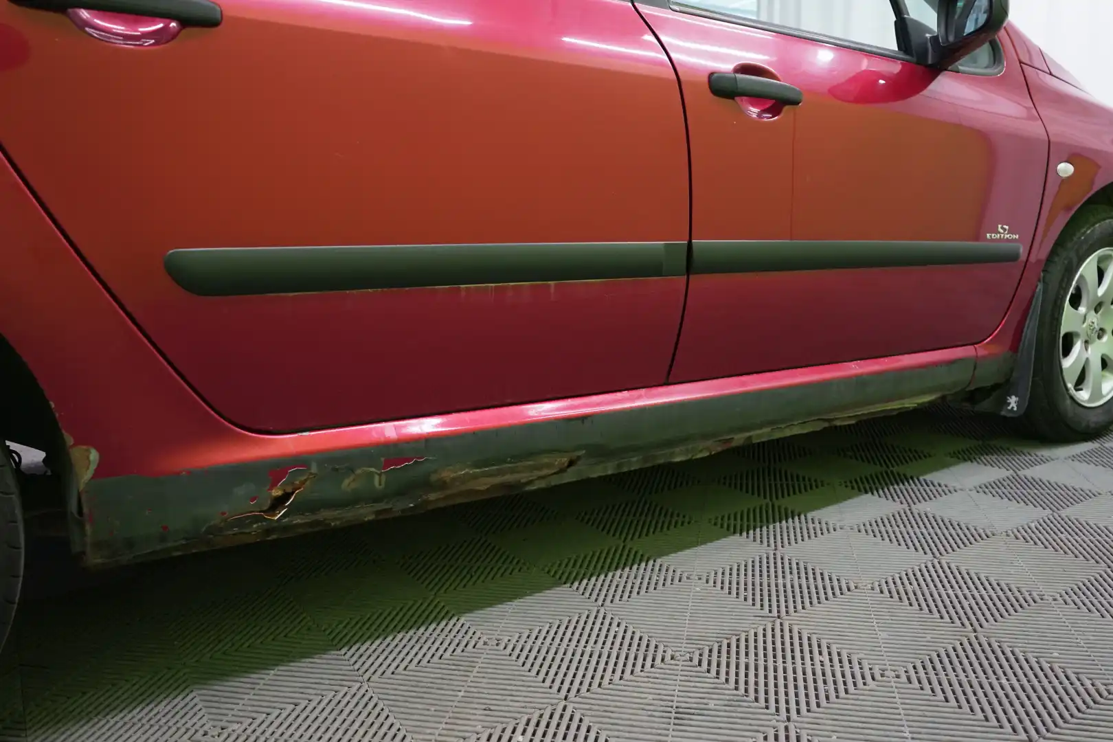 car-image